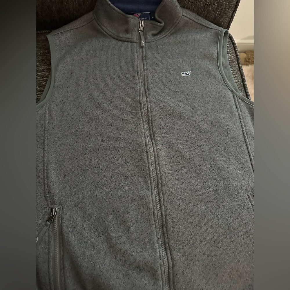 Vineyard Vines vest in gray color size medium